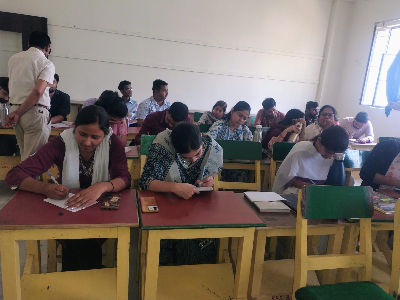 हिंदी शिक्षा में रचनात्मकता और नवीन तकनीकी” विषय पर हिंदी  विभाग द्वारा आयोजित कार्यशाला में सहभागिता करते हुए शिक्षण को अधिक रोचक, प्रभावी एवं आधुनिक बनाने की दिशा में एक सार्थक प्रयास।शिक्षा तभी सार्थक बनती है जब उसमें रचनात्मकता और तकनीक का सुंदर समन्व