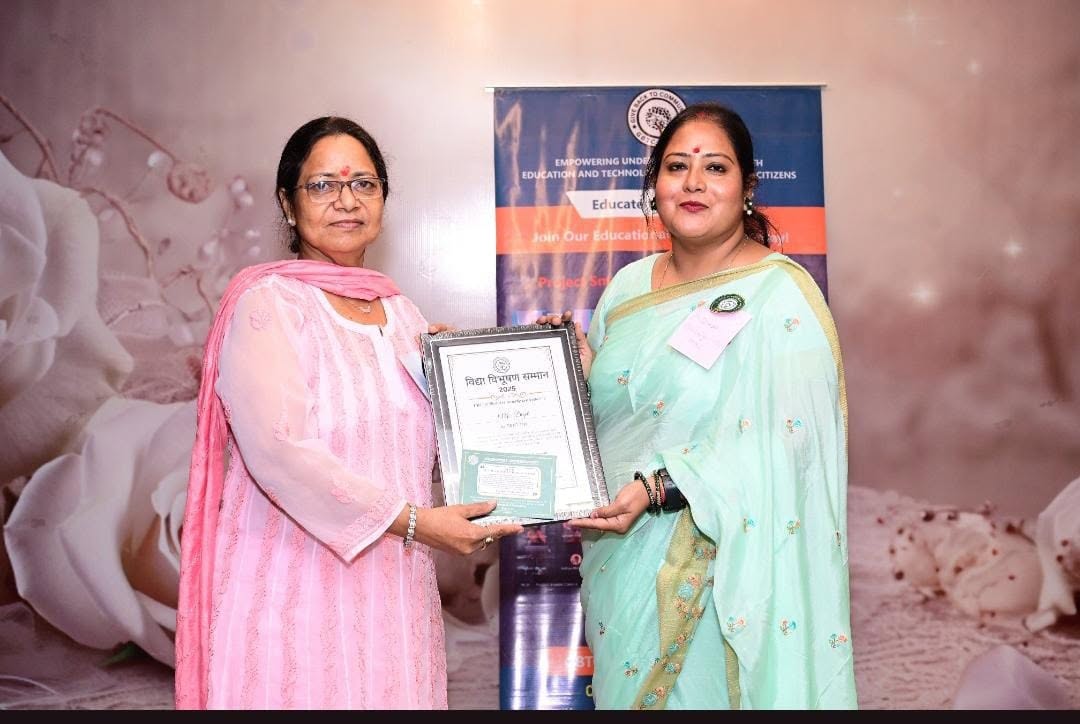Ms. Deepti receives the Vidya Vibhushan Sammaan for excellence in teaching. With creativity, compassion, and commitment. She empowers students to learn, grow, and lead, making her a true role model.