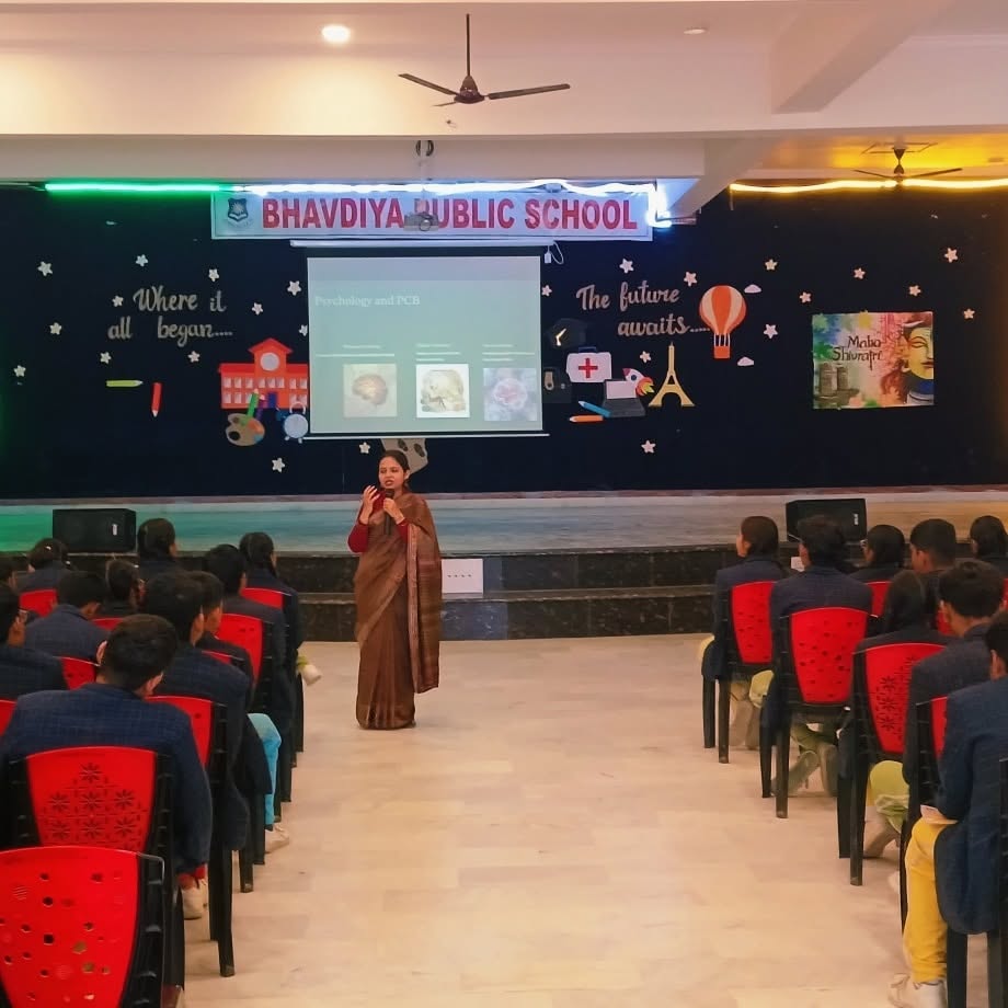 An informative and engaging session on the Importance of Psychology in Daily Life and Career was conducted today by Ms. Nupur Srivastava, Counsellor, for the students of Classes IX and XI. The session highlighted the significance of understanding human be